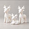 Kit 3 renas de Natal decorativas, cor Branco: duas renas em pé e uma deitada