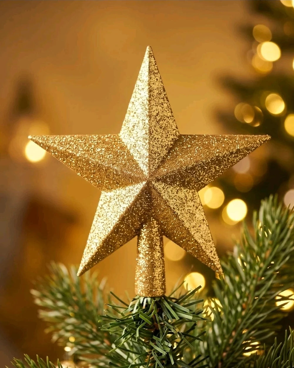 Estrela dourada com glitter de 9 cm no topo da árvore