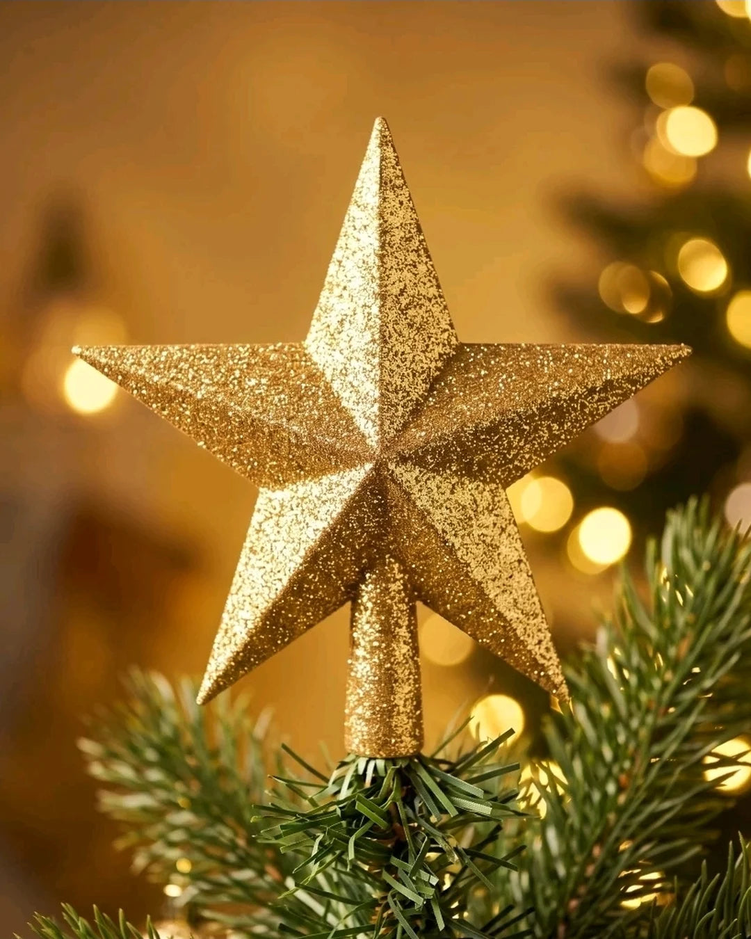 Estrela dourada com glitter de 9 cm no topo da árvore