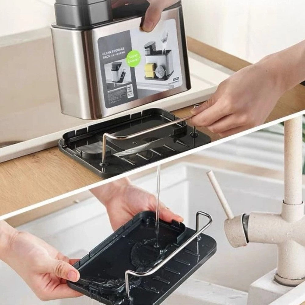 Lavando a bandeja removível do dispenser em água corrente