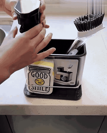 Animação: esponja pressionando a tampa do dispenser e recebendo detergente