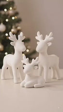 Vídeo das renas de Natal decorativas nas cores branco, bege e vermelho