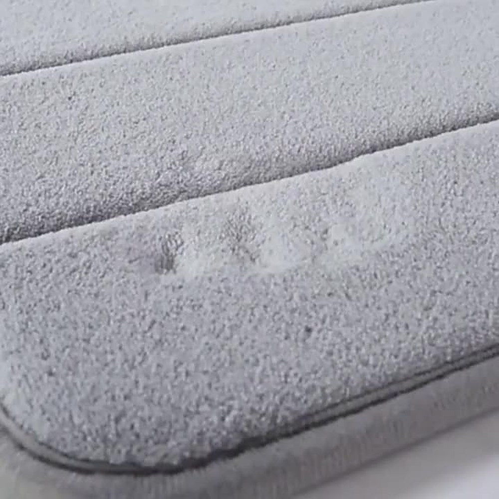 Espuma de memória marcando a pressão dos dedos
